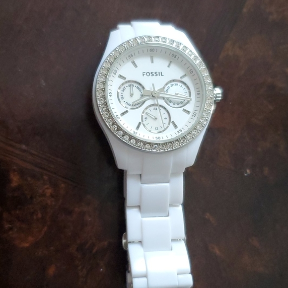 White Fossil Watch - Picture 1 of 3